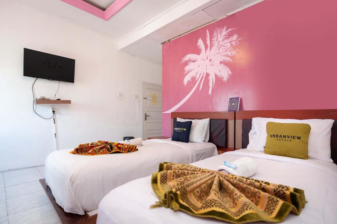 Urbanview Hotel Ananda Syariah By Reddoorz 부키팅기 외부 사진