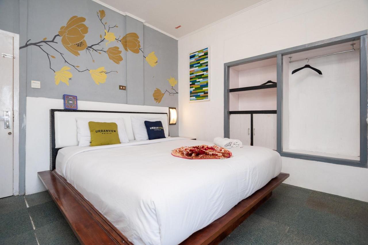 Urbanview Hotel Ananda Syariah By Reddoorz 부키팅기 외부 사진