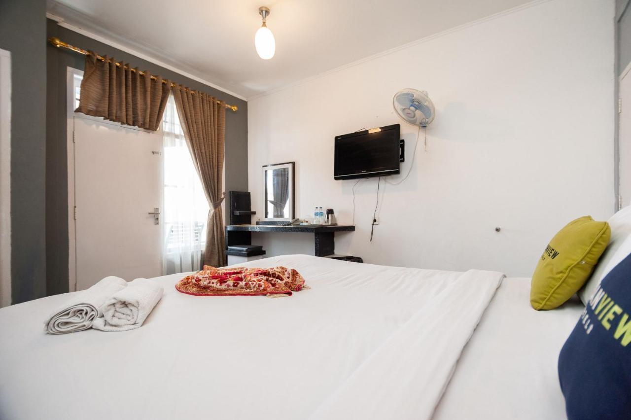 Urbanview Hotel Ananda Syariah By Reddoorz 부키팅기 외부 사진