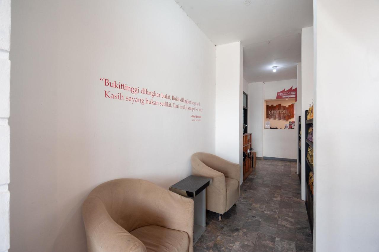 Urbanview Hotel Ananda Syariah By Reddoorz 부키팅기 외부 사진