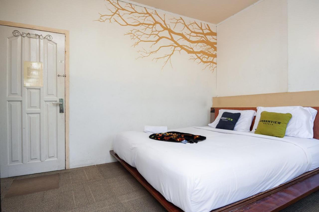Urbanview Hotel Ananda Syariah By Reddoorz 부키팅기 외부 사진